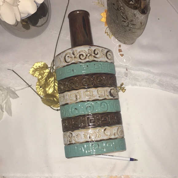 Beautiful Ceramic Vase - Picture 9 of 11